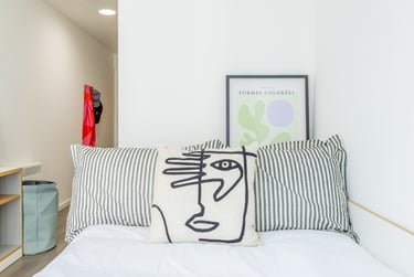 Bronze En Suite Two Bed Flat - Image 1